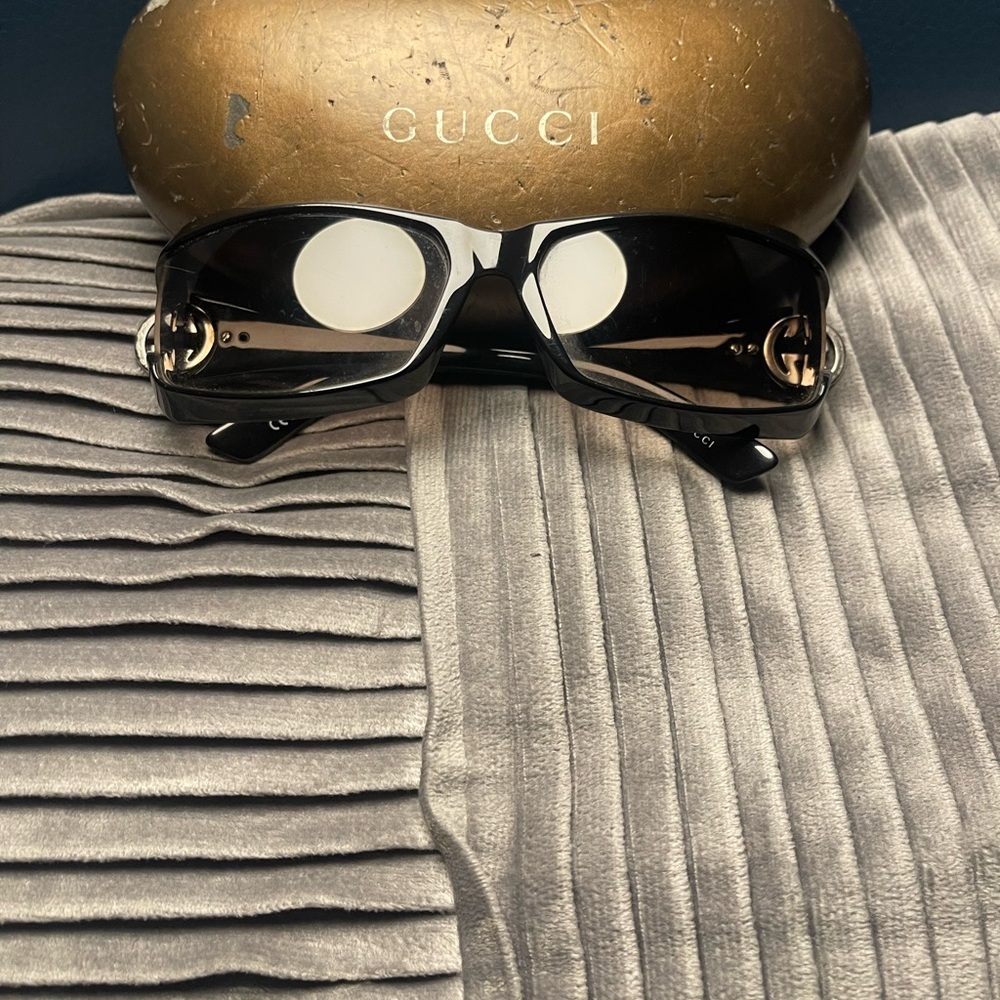 Gucci sunglasses small framed black very nice